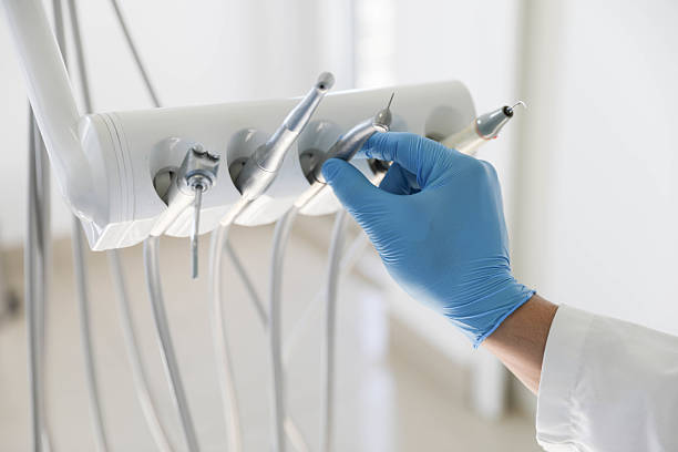 Professional Tooth Extraction technician working in Center Point, NM